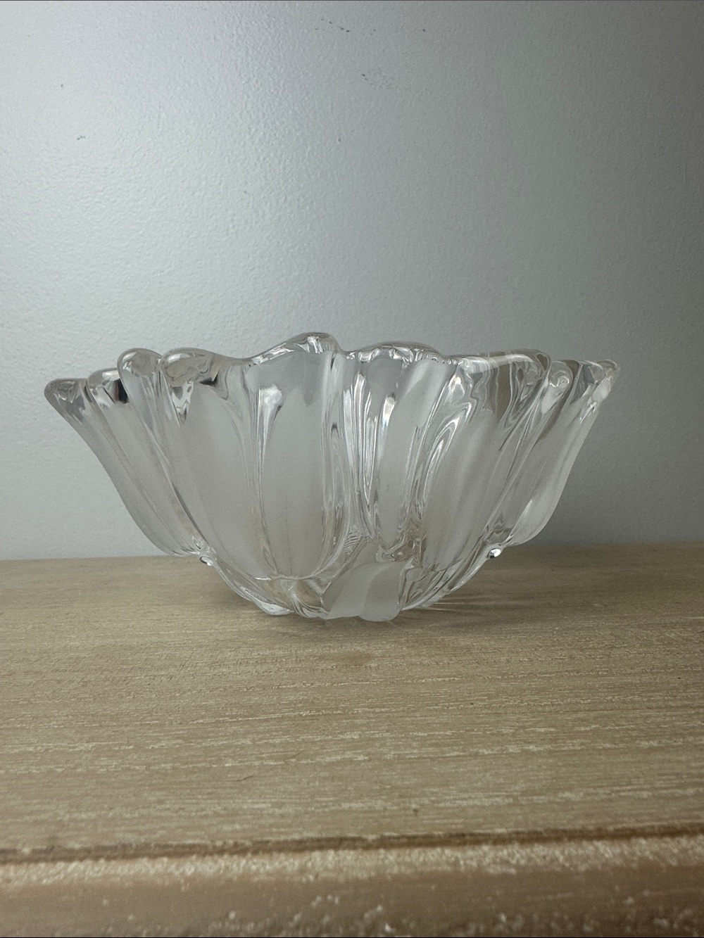 Mikasa Walther “Sylvia” clear and frosted Tulip Crystal Bowl - Picture 4 of 4